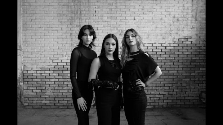 Alessia Cara & The Warning – Enter Sandman music video