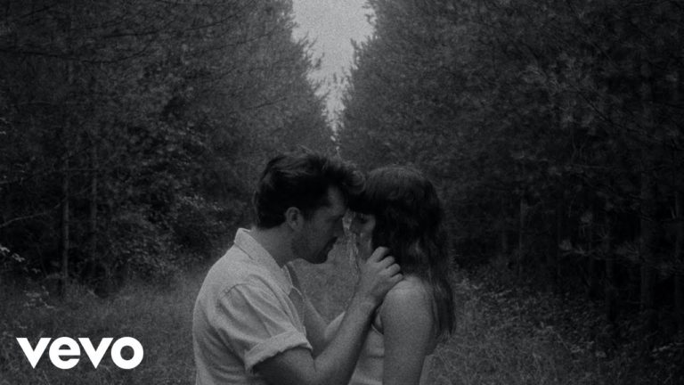 Oh Wonder – Don’t Let The Neighbourhood Hear music video