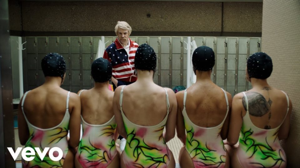 Foo Fighters – Love Dies Young