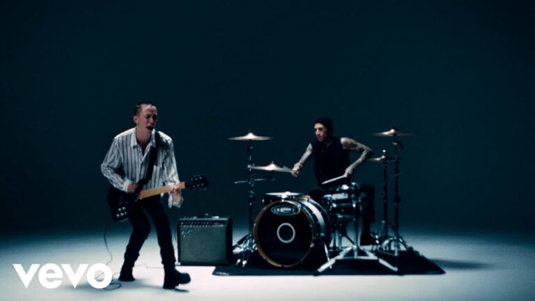 Jack Kays, Travis Barker – SIDEWAYS music video