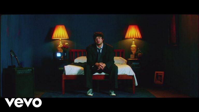 Calum Hood – Don’t Forget You Love Me music video