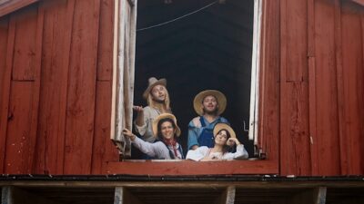 Hikes – Extra Mile (ft. The Kraken Quartet)