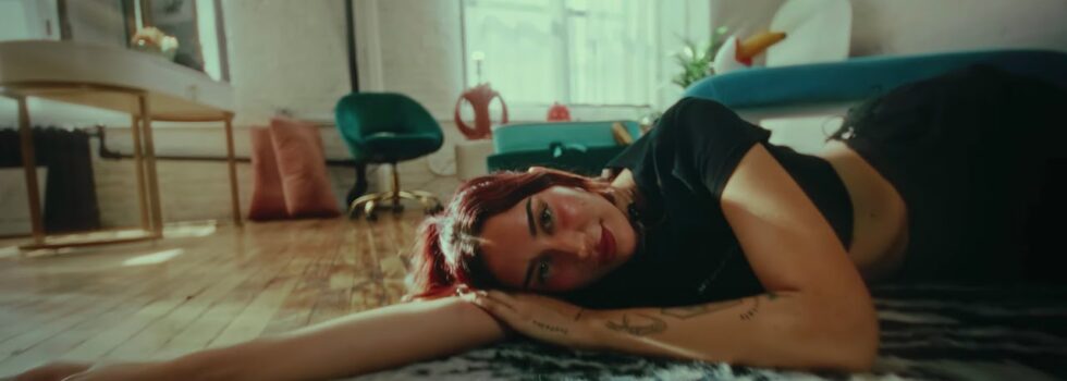 Julia Wolf – Get Off My Back