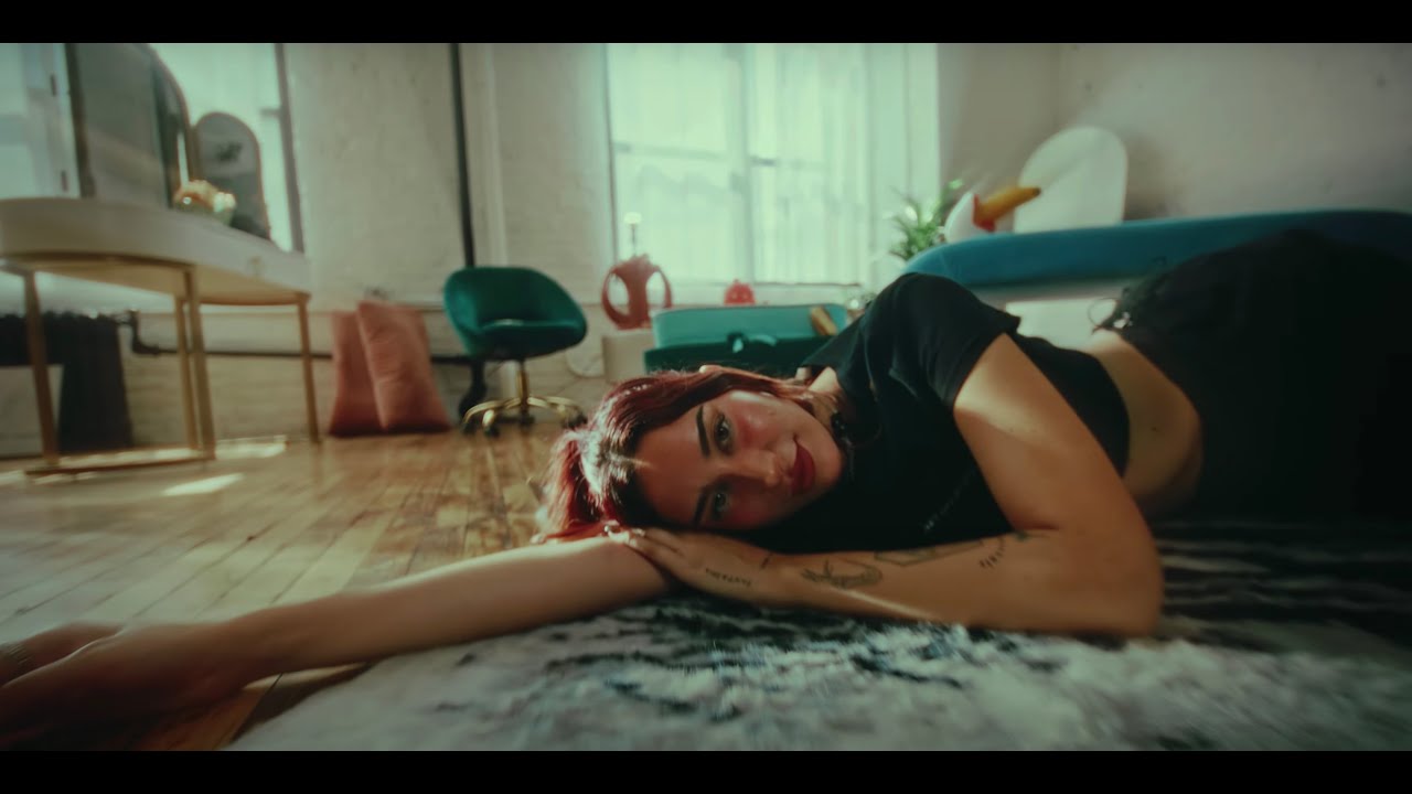 Julia Wolf – Get Off My Back