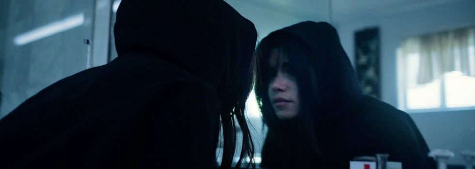 Nessa Barrett – Dying On the Inside