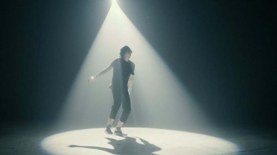 Sleeping with Sirens – Be Happy (feat. Royal & the Serpent)