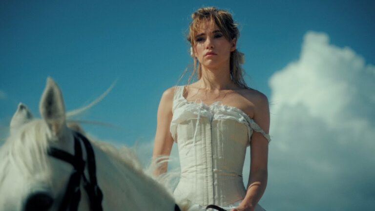 Suki Waterhouse – Nostalgia music video