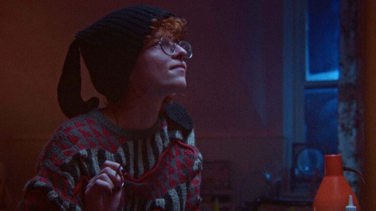 Cavetown – Fall In Love With A Girl (feat. beabadoobee) music video