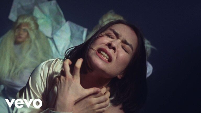 Mitski – Stay Soft music video