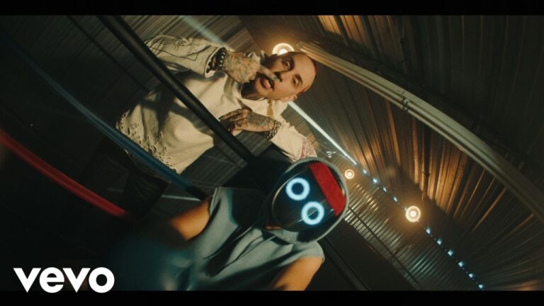 BoyWithUke – IDGAF (feat. blackbear) music video