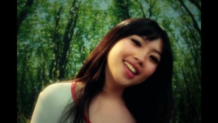 Beabadoobee – Sunny Day music video