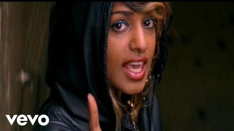 M.I.A. – Paper Planes music video