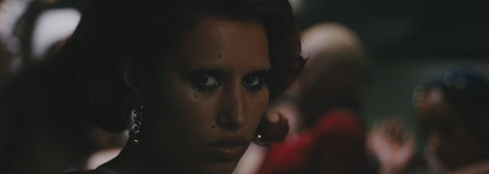 RAYE – Black Mascara.