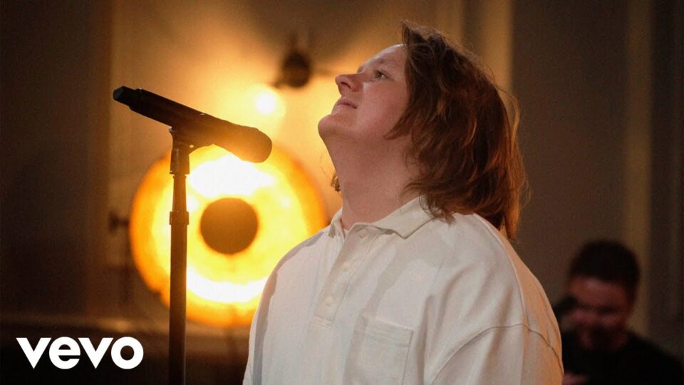 Lewis Capaldi – Everytime (Britney Spears cover) in the Live Lounge