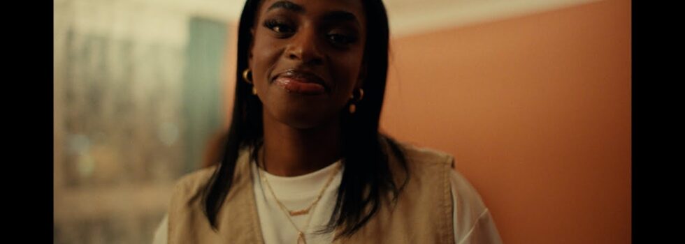 Cat Burns – People Pleaser