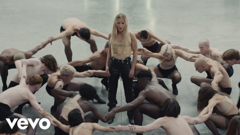 Ellie Goulding – Let It Die music video