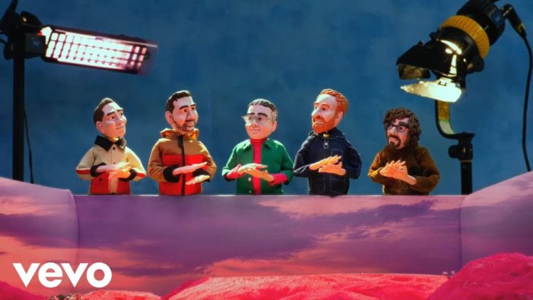 Hot Chip – Eleanor music video