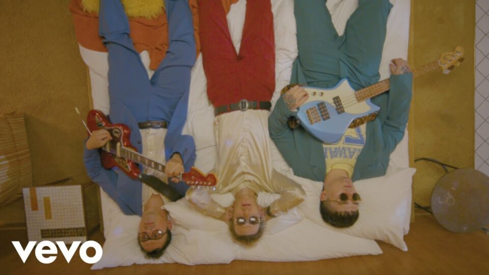 Beach Weather – Trouble With This Bed