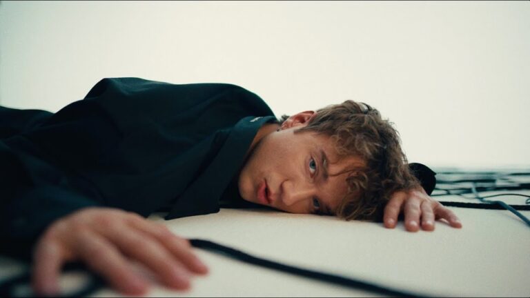Daniel Seavey – Runaway music video