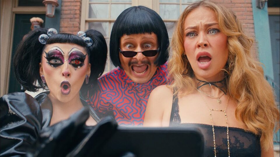 Oliver Tree – Essence (feat. Super Computer)