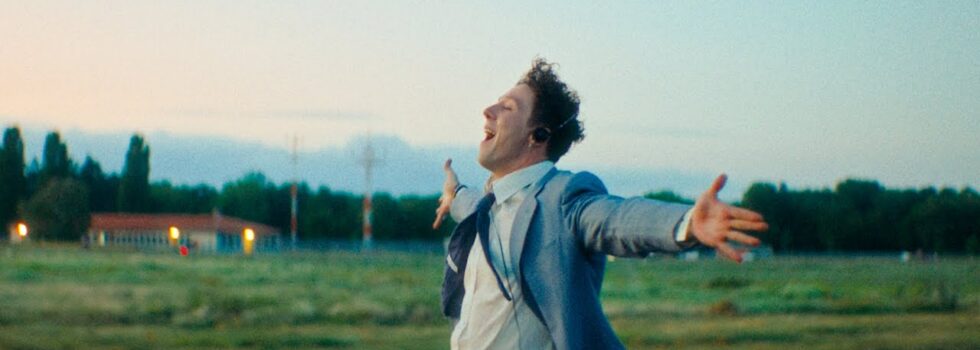 Moncrieff – Love Somebody