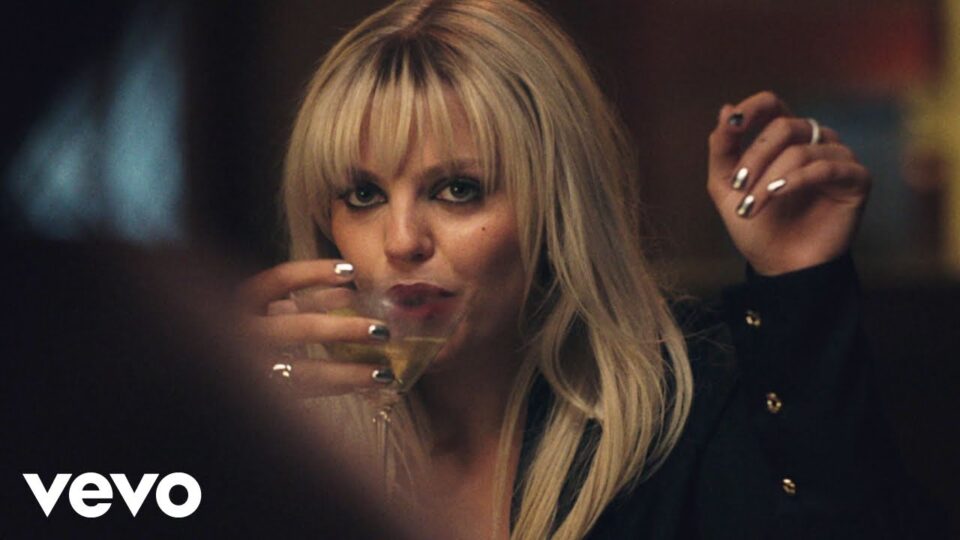 Reneé Rapp – Talk Too Much