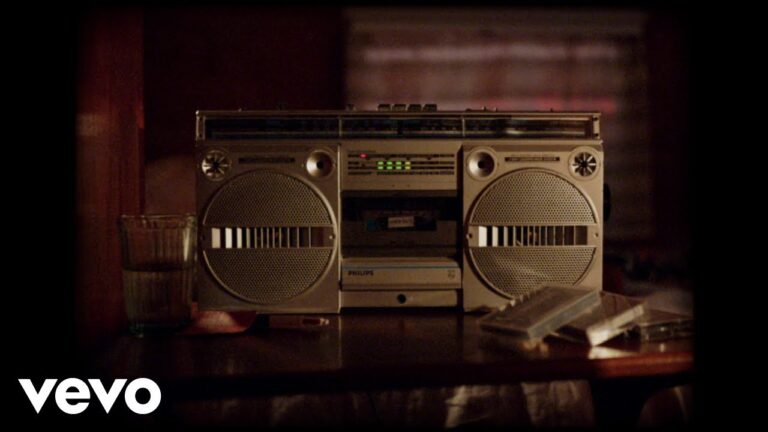 The Chemical Brothers – Live Again (feat. Halo Maud) music video