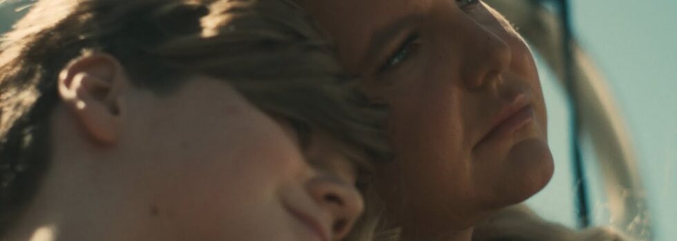 Tones and I – I Am Free