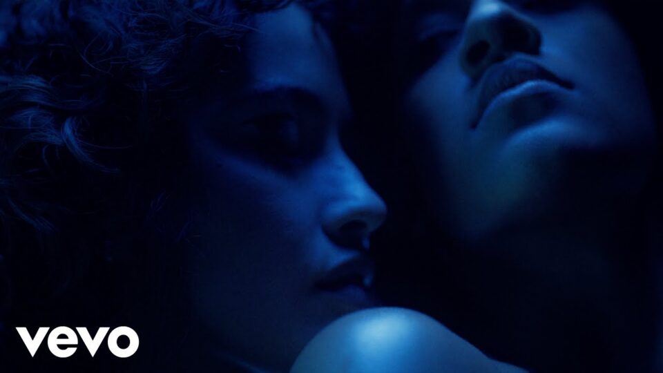 Two Colors & Barbz – Ums
