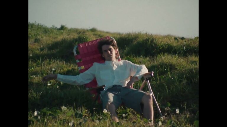 Royel Otis – Sofa King music video