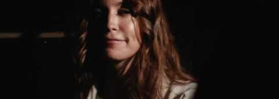 LP Giobbi – Feels Just Like It (feat. Caroline Byrne) [Studio Performance Video]