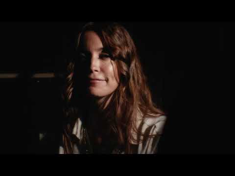 LP Giobbi – Feels Just Like It (feat. Caroline Byrne) [Studio Performance Video]