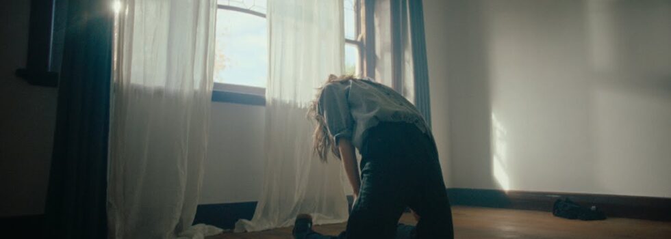 Angie McMahon – Letting Go