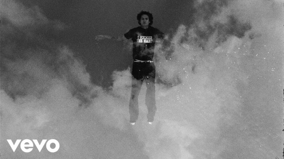 Dominic Fike – Think Fast (feat. Weezer)