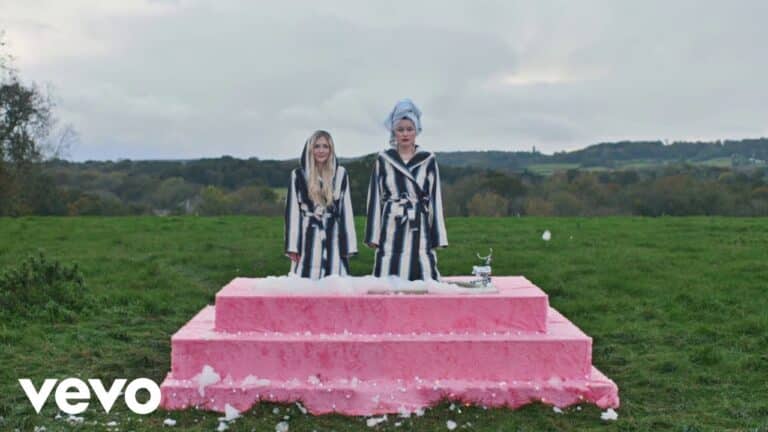 Wet Leg – Too Late Now music video