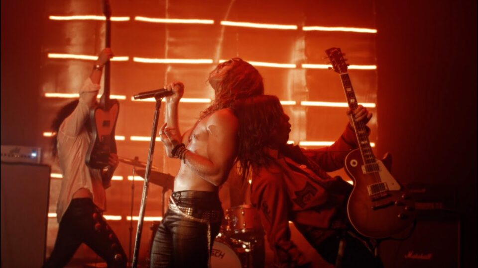 Dirty Honey – Don’t Put Out The Fire