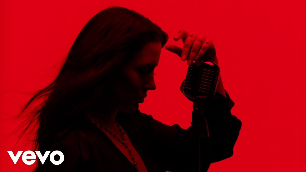 Dorothy – Mud