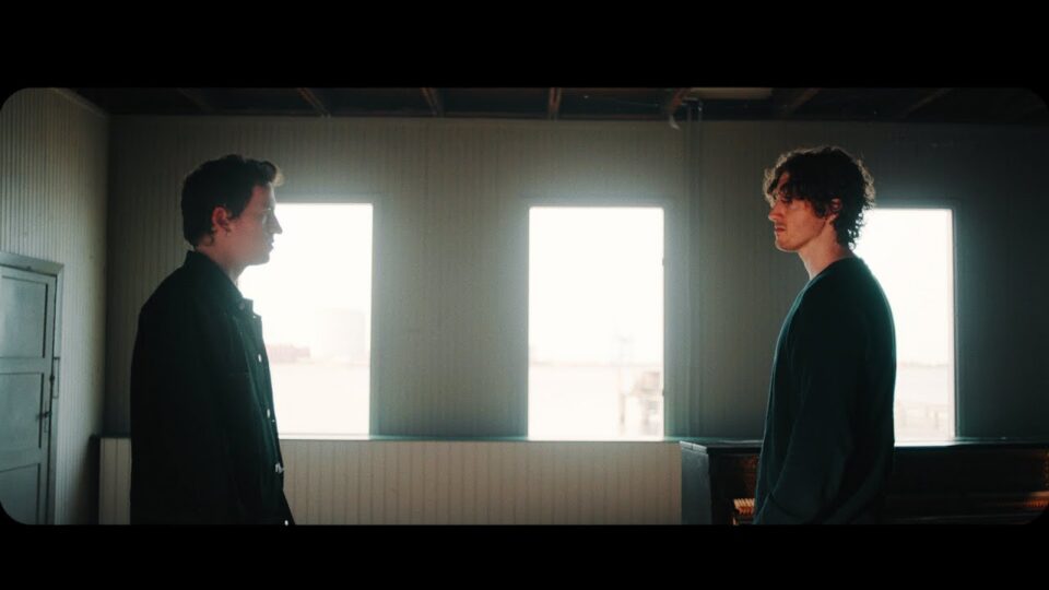 Picture This & Dean Lewis – Middle Of This (Acoustic)