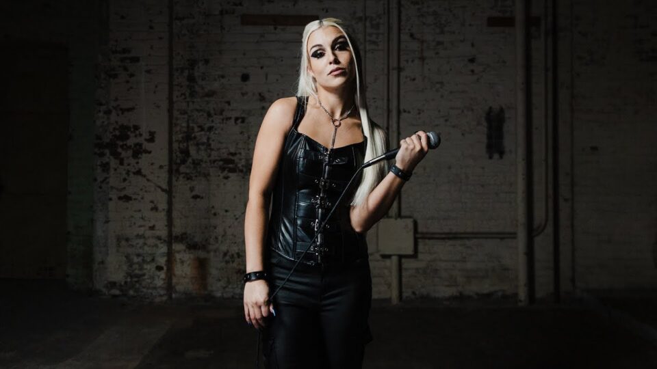 Royale Lynn – Six Feet Deep