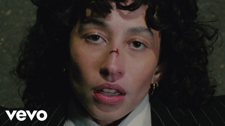 Towa Bird – Dirty Habit music video