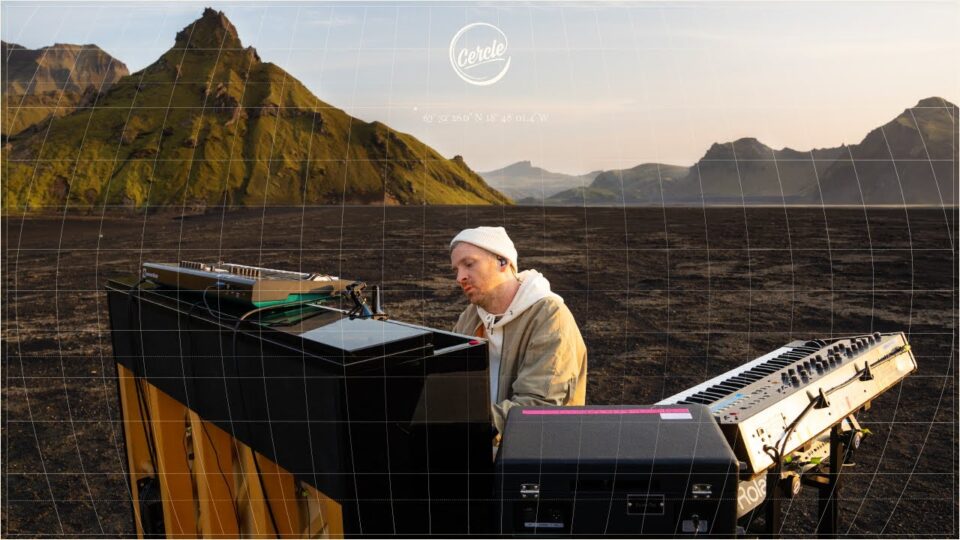 Ólafur Arnalds live from Hafursey, in Iceland for Cercle music video