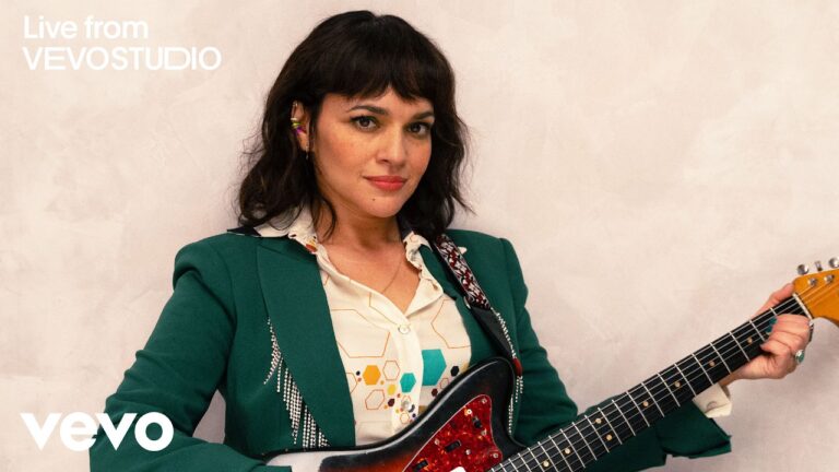 Norah Jones – I Just Wanna Dance (Live) music video