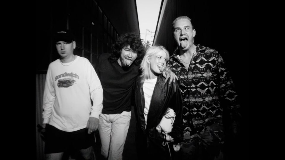 Amyl and the Sniffers – Chewing Gum