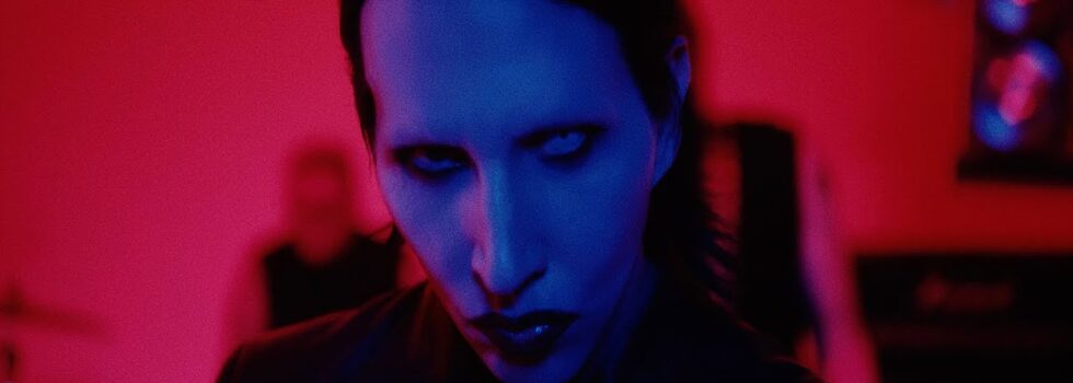 Marilyn Manson – Raise The Red Flag