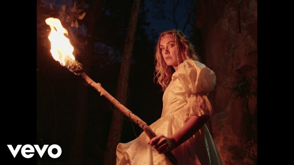 Clara Mae – The Player