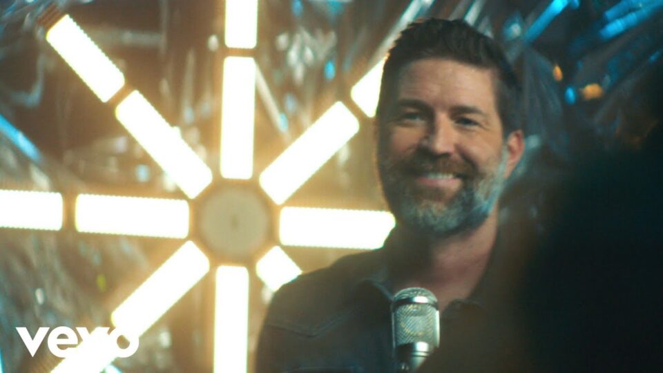 Josh Turner – Two Steppin’ On The Moon