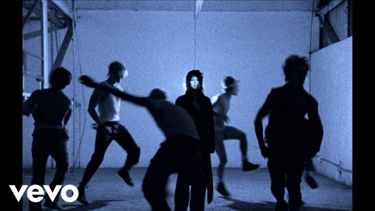 Violet Grohl – Cool Buzz music video
