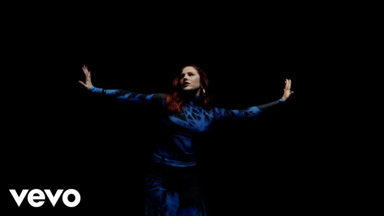 Sub Focus, Katy B – Push The Tempo music video