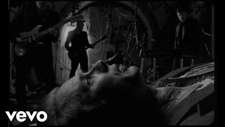 Franz Ferdinand – Night Or Day music video