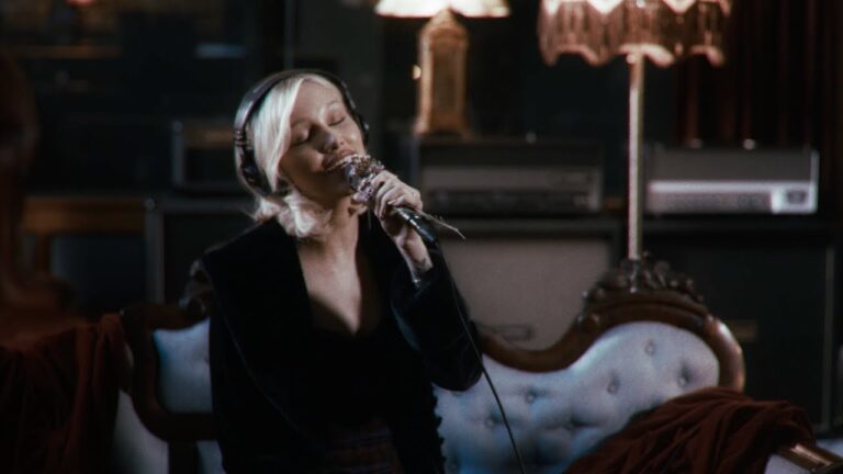 Grace VanderWaal – Call It What You Want (Unplugged) music video